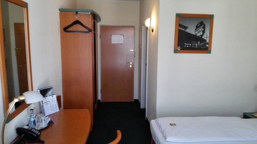 Imagen de la habitación del Hotel Dasing-Augsburg. Foto 9