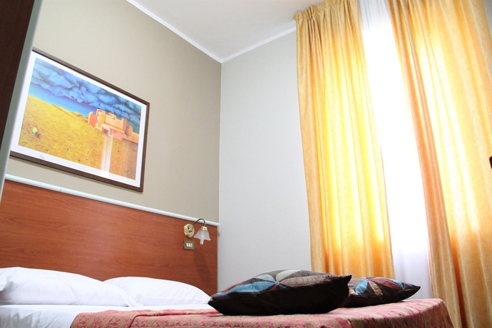 Imagen de la habitación del Hotel Dateo. Foto 13