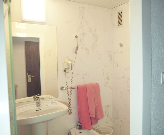 Imagen de la habitación del Hotel Dato 2. Foto 14