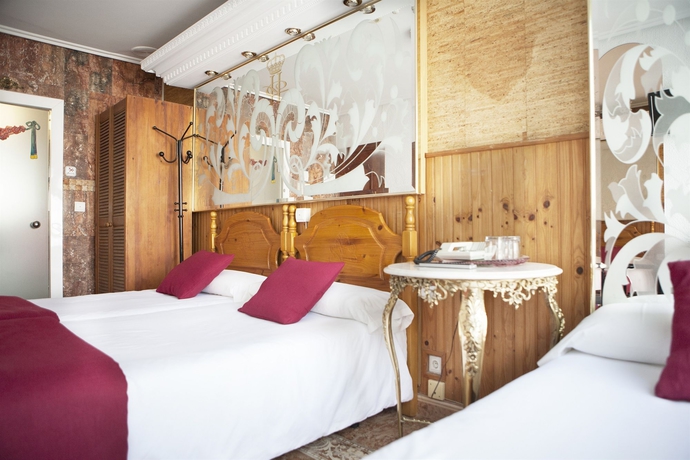 Imagen de la habitación del Hotel Dato. Foto 4