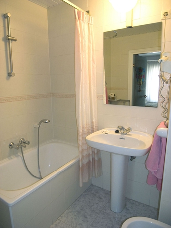 Imagen de la habitación del Hotel Dato. Foto 6