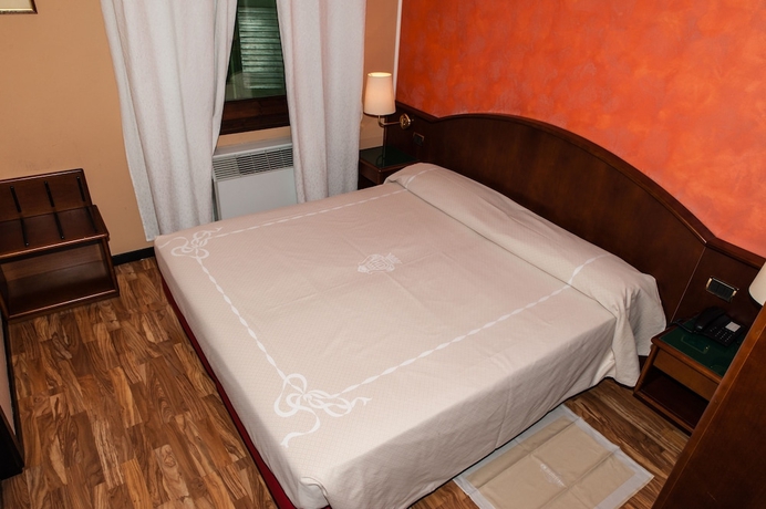 Imagen de la habitación del Hotel Daunia. Foto 7