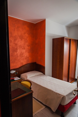 Imagen de la habitación del Hotel Daunia. Foto 9