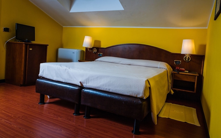 Imagen de la habitación del Hotel Daunia. Foto 10