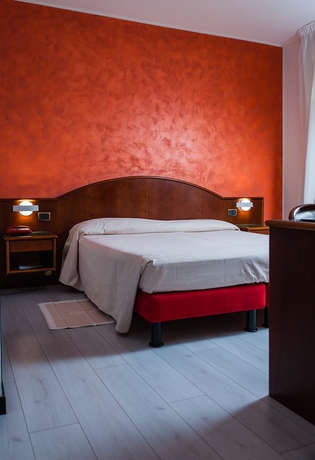 Imagen de la habitación del Hotel Daunia. Foto 11