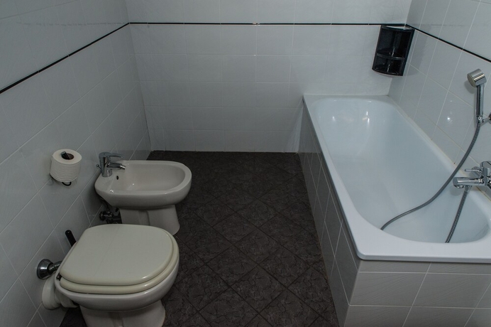 Imagen de la habitación del Hotel Daunia. Foto 13