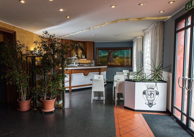 Imagen de los interiores del Hotel Daunia. Foto 16