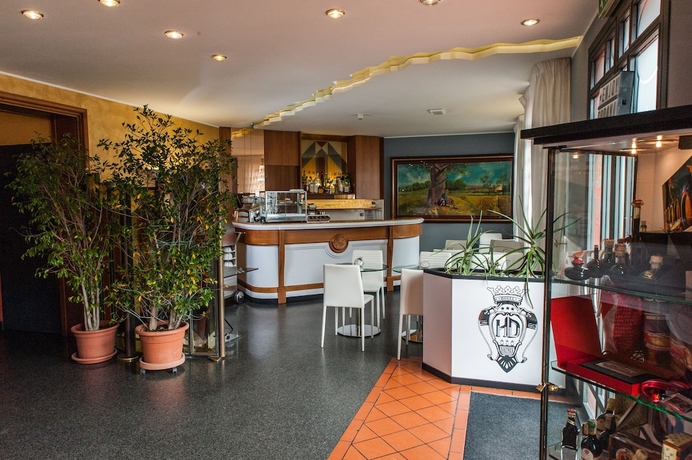 Imagen de los interiores del Hotel Daunia. Foto 17