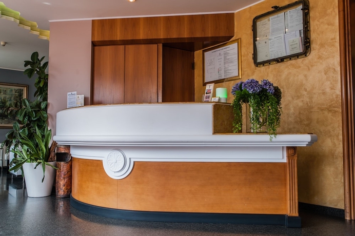 Imagen de los interiores del Hotel Daunia. Foto 18