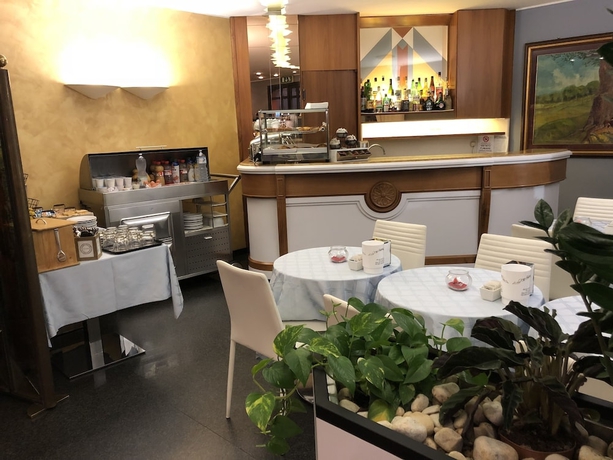 Imagen del bar/restaurante del Hotel Daunia. Foto 4