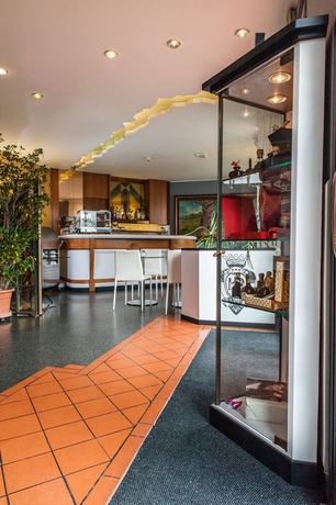 Imagen del bar/restaurante del Hotel Daunia. Foto 5