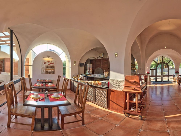 Imagen del bar/restaurante del Hotel Dauphin Blanc. Foto 6