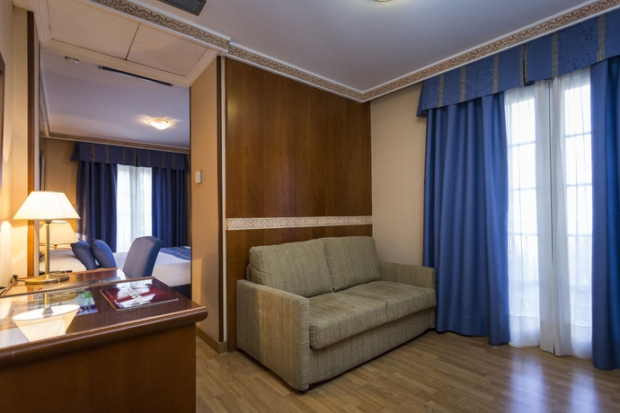 Imagen de la habitación del Hotel Dauro Premier. Foto 8