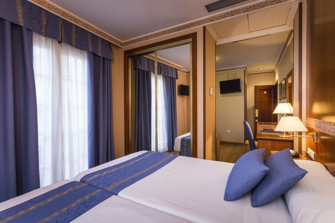 Imagen de la habitación del Hotel Dauro Premier. Foto 10