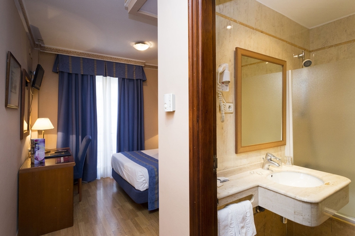 Imagen de la habitación del Hotel Dauro Premier. Foto 12