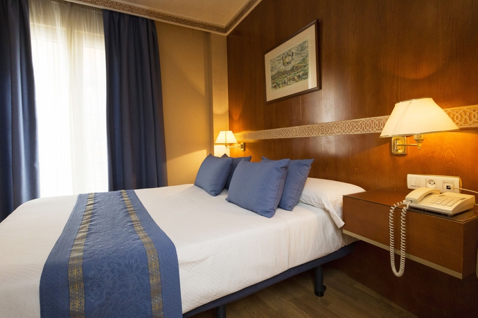 Imagen de la habitación del Hotel Dauro Premier. Foto 14