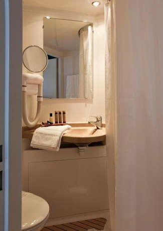 Imagen de la habitación del Hotel Daval. Foto 5