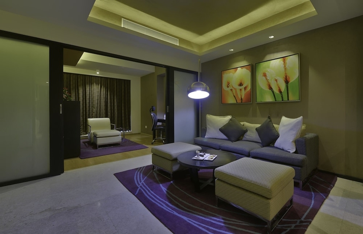 Imagen de la habitación del Hotel Davanam Sarovar Portico Suites Bengaluru. Foto 4