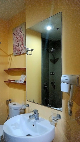 Imagen de la habitación del Hotel Davao Central Suites. Foto 7