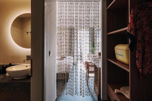 Imagen general del Hotel Dave by the Beach Loutraki. Foto 3