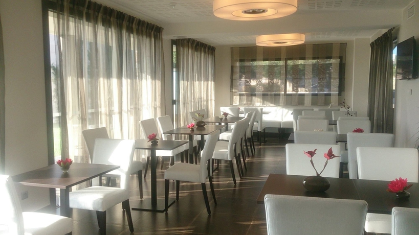 Imagen del bar/restaurante del Hotel Davia. Foto 8