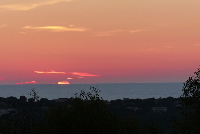 Imagen de los exteriores del Hotel Davia. Foto 14