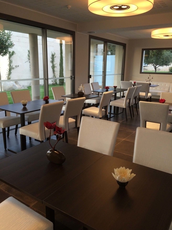 Imagen del bar/restaurante del Hotel Davia. Foto 9