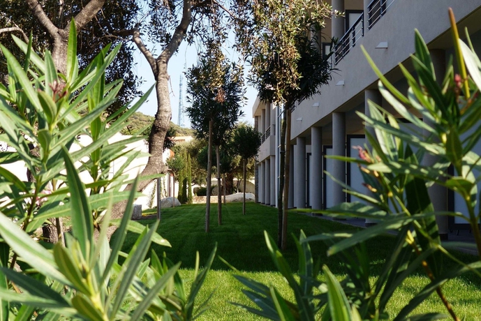 Imagen de los exteriores del Hotel Davia. Foto 15