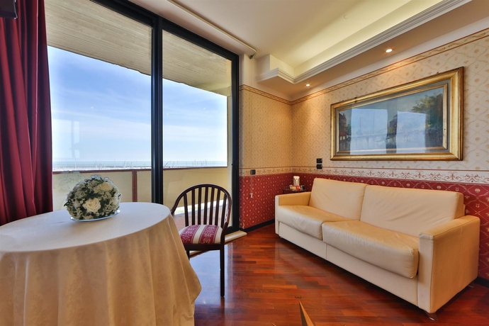 Imagen de la habitación del Hotel David Palace. Foto 8