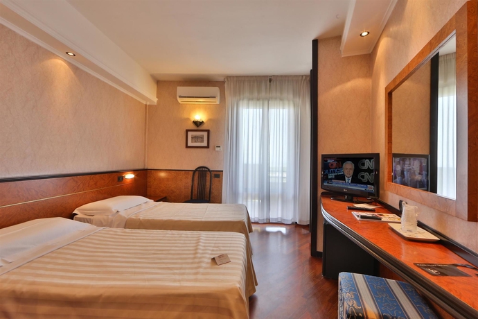 Imagen de la habitación del Hotel David Palace. Foto 10