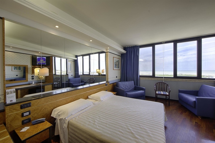 Imagen de la habitación del Hotel David Palace. Foto 12