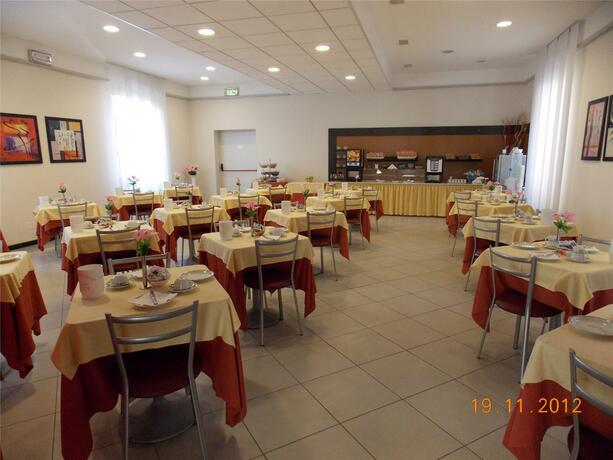 Imagen general del Hotel David, Sesto Calende. Foto 16