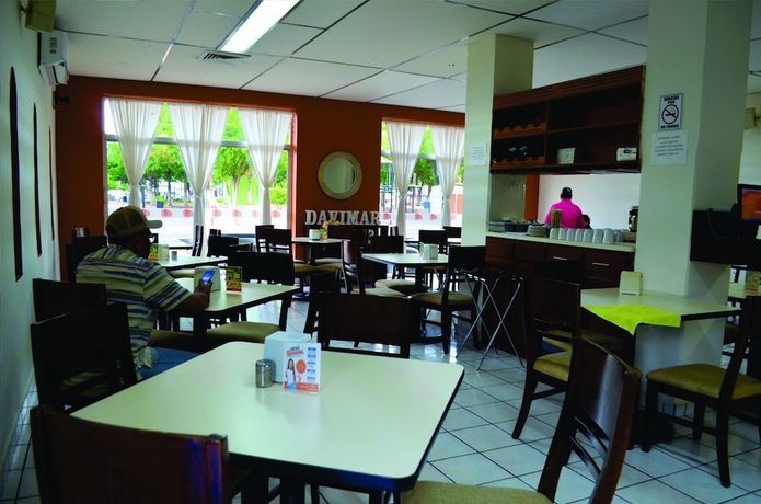 Imagen del bar/restaurante del Hotel Davimar. Foto 3