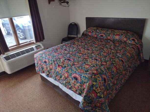 Imagen de la habitación del Hotel Davis Motel. Foto 15