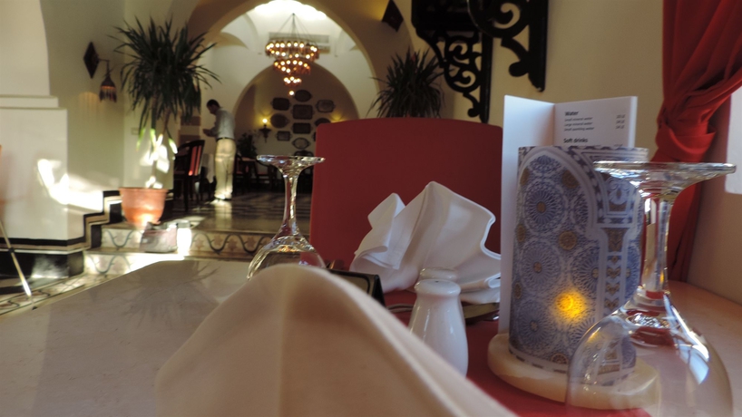 Imagen del bar/restaurante del Hotel Dawar El Omda - Adult Only. Foto 3