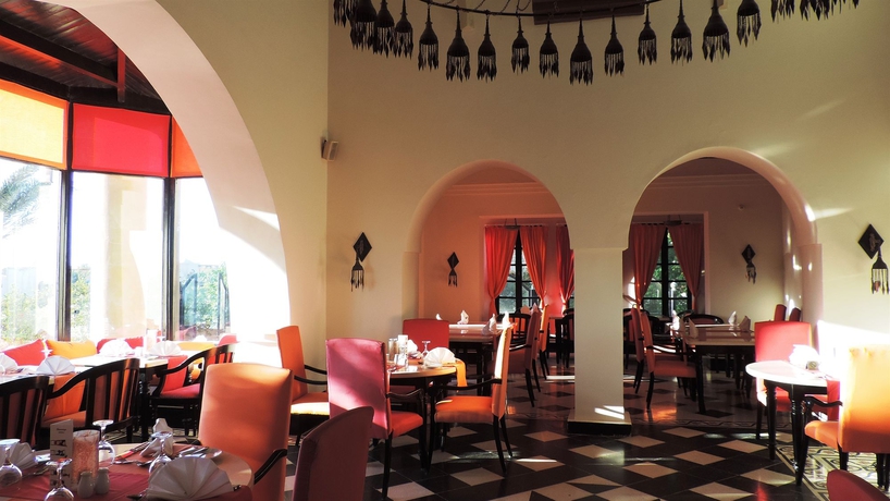 Imagen del bar/restaurante del Hotel Dawar El Omda - Adult Only. Foto 4