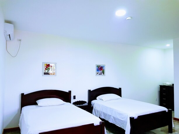 Imagen general del Hotel Day and Night. Foto 6