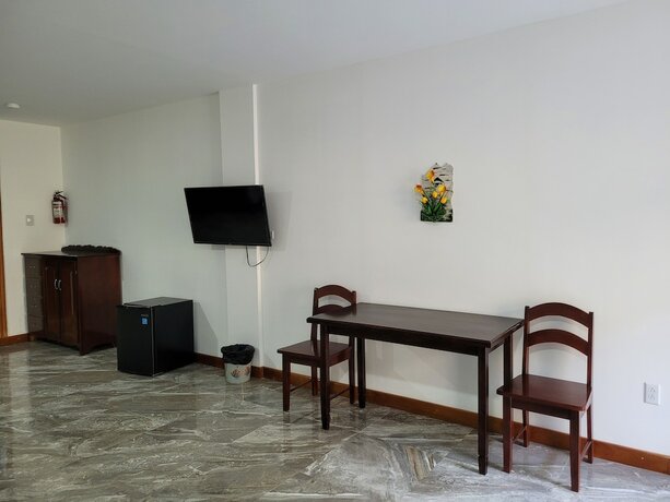 Imagen de la habitación del Hotel Day and Night. Foto 15