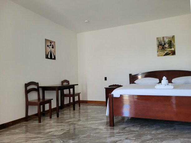Imagen de la habitación del Hotel Day and Night. Foto 16