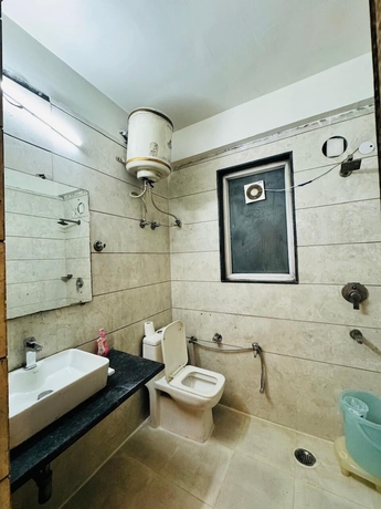 Imagen de la habitación del Hotel Dayal Regency. Foto 11