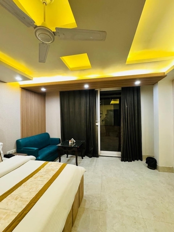 Imagen de la habitación del Hotel Dayal Regency. Foto 13