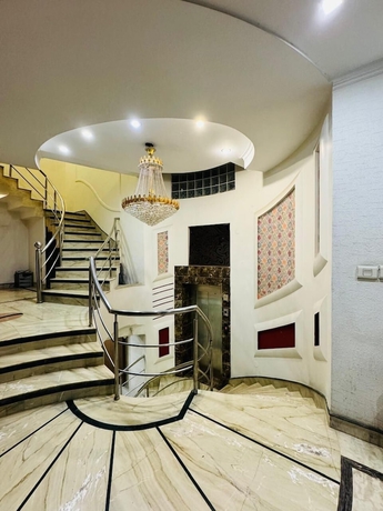 Imagen de la habitación del Hotel Dayal Regency. Foto 15