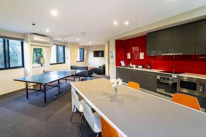 Imagen general del Hotel Dayman Apartments. Foto 7