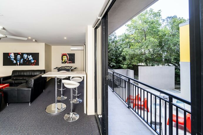 Imagen general del Hotel Dayman Apartments. Foto 12