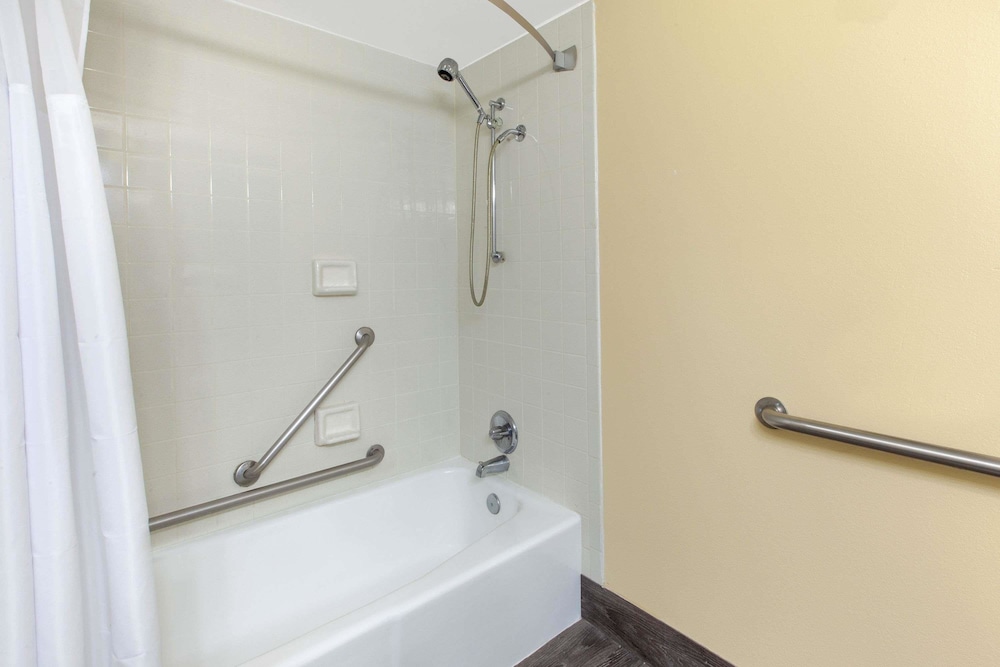 Imagen de la habitación del Hotel Days By Wyndham Grand Rapids Near Downtown. Foto 7