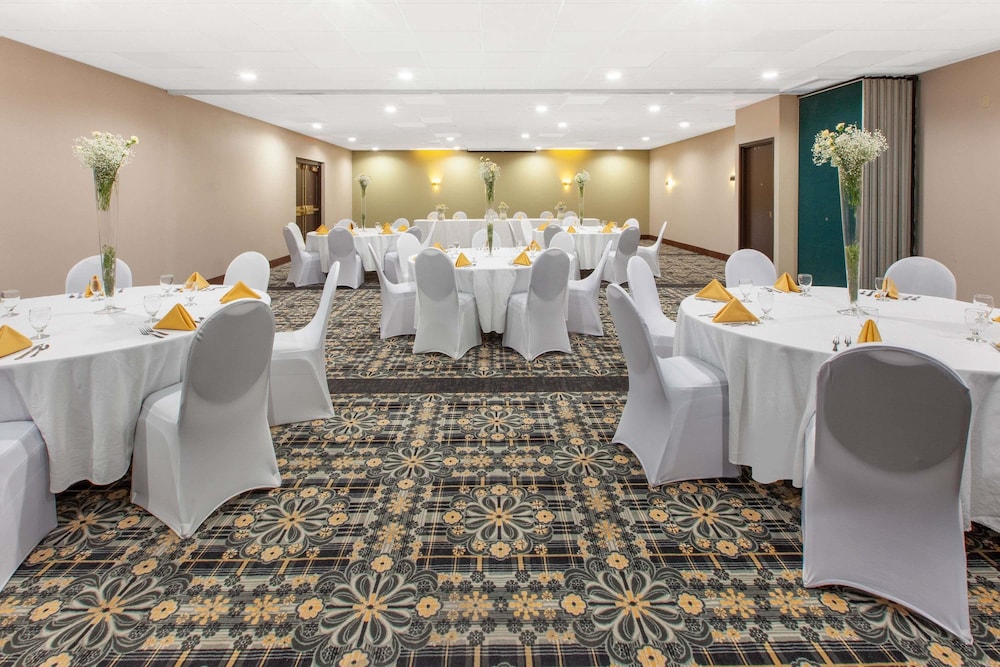 Imagen de los interiores del Hotel Days By Wyndham Grand Rapids Near Downtown. Foto 13
