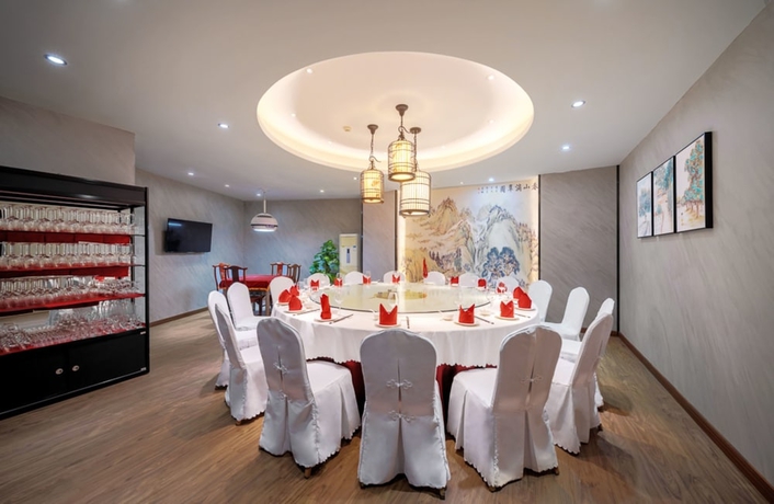 Imagen del bar/restaurante del Hotel Days By Wyndham Guangzhou Hantian. Foto 3