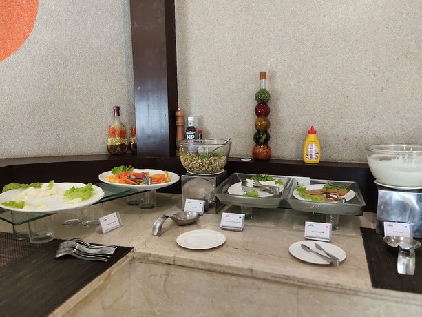 Imagen del bar/restaurante del Hotel Days By Wyndham Jalandhar Jyoti Chowk. Foto 4