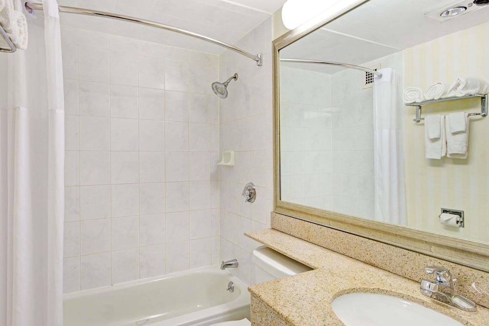 Imagen de la habitación del Hotel Days By Wyndham Methuen Ma Conference Center. Foto 5