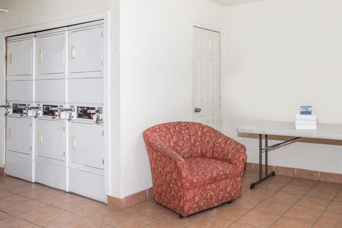 Imagen de los interiores del Hotel Days By Wyndham Peoria Glendale Area. Foto 12